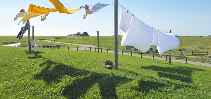 Help the wind to help dry your clothes